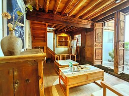 Jia Kedi Ancient House Cultural Homestay