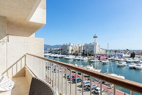 Apartment in Empuriabrava With Canal Views