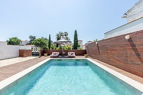 Villa in Empuriabrava With Pool & Boat Mooring