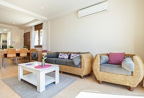 Villa in Empuriabrava With Pool & Boat Mooring