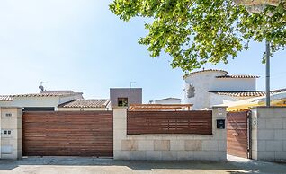 Villa in Empuriabrava With Pool & Boat Mooring