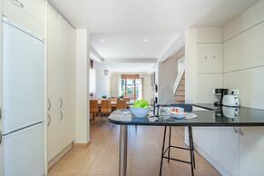 Villa in Empuriabrava With Pool & Boat Mooring