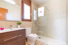 Villa in Empuriabrava With Pool & Boat Mooring