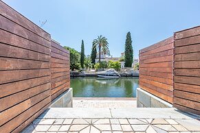 Villa in Empuriabrava With Pool & Boat Mooring