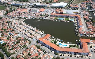 Apartment in Empuriabrava With Lake Views