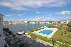 Apartment in Empuriabrava With Lake Views
