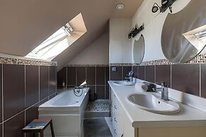 Trackside Retreat - Ideal Base in Le Mans