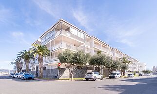 Apartment in Empuriabrava Near Sandy Beach