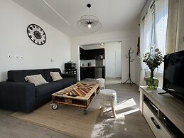 House in Le Mans With Private Courtyard