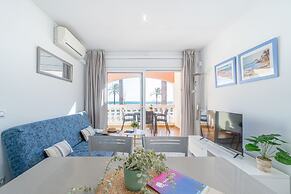 Beachfront Stay With Sea Views & Wi-fi