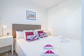 Beachfront Stay With Sea Views & Wi-fi