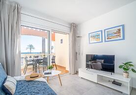 Beachfront Stay With Sea Views & Wi-fi