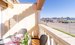 Beachfront Stay With Sea Views & Wi-fi