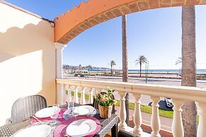 Beachfront Stay With Sea Views & Wi-fi