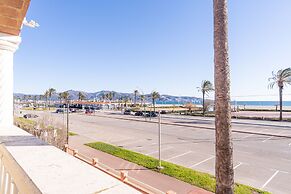 Beachfront Stay With Sea Views & Wi-fi