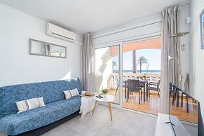 Beachfront Stay With Sea Views & Wi-fi