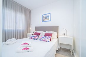 Beachfront Stay With Sea Views & Wi-fi