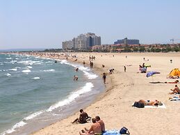 Beachfront Stay With Sea Views & Wi-fi