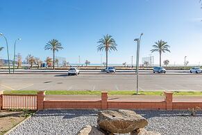 Beachfront Stay With Sea Views & Wi-fi
