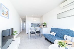Beachfront Stay With Sea Views & Wi-fi
