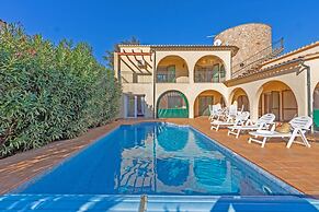 Luxury Canal-side Home With Pool
