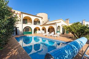 Luxury Canal-side Home With Pool