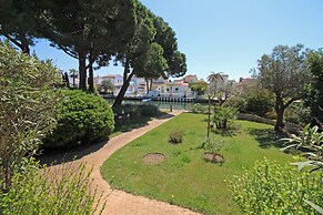 Luxury Canal-side Home With Pool