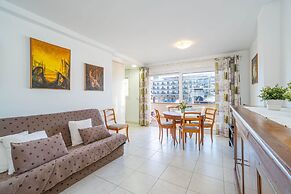 Apartment in Empuriabrava Near Sandy Beach