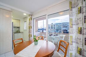 Apartment in Empuriabrava Near Sandy Beach