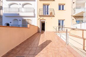 Apartment in Empuriabrava Near Sandy Beach