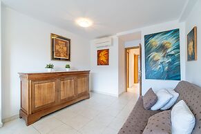 Apartment in Empuriabrava Near Sandy Beach