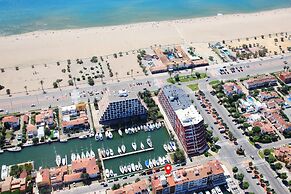 Apartment in Empuriabrava Near Sandy Beach
