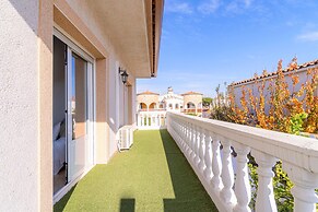 Villa in Empuriabrava With Private Pool