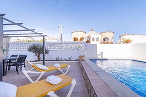 Villa in Empuriabrava With Private Pool