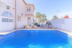 Villa in Empuriabrava With Private Pool
