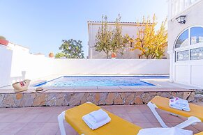 Villa in Empuriabrava With Private Pool