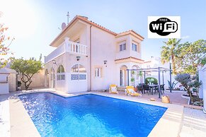 Villa in Empuriabrava With Private Pool
