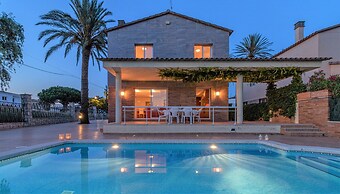 Villa in Empuriabrava With Private Pool