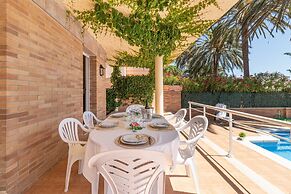 Villa in Empuriabrava With Private Pool