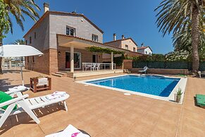 Villa in Empuriabrava With Private Pool