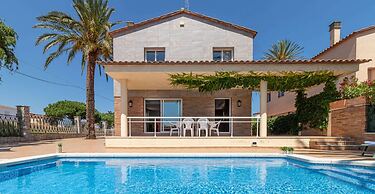 Villa in Empuriabrava With Private Pool