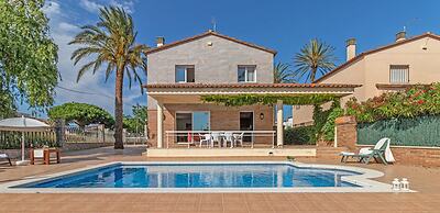 Villa in Empuriabrava With Private Pool