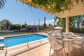 Villa in Empuriabrava With Private Pool