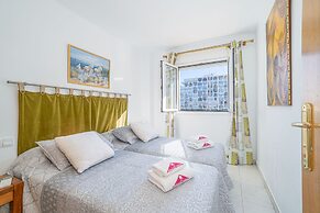 Apartment in Empuriabrava Near Sandy Beach
