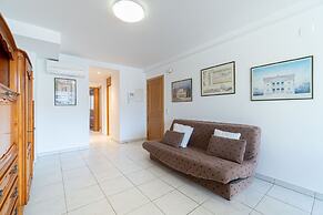 Apartment in Empuriabrava Near Sandy Beach