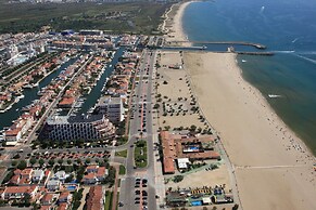 Apartment in Empuriabrava Near Sandy Beach