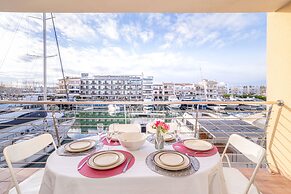 Apartment in Empuriabrava Near Sandy Beach