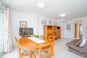Apartment in Empuriabrava Near Sandy Beach