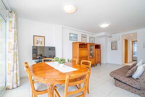 Apartment in Empuriabrava Near Sandy Beach