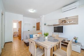 Apartment in Empuriabrava Near Sandy Beach
